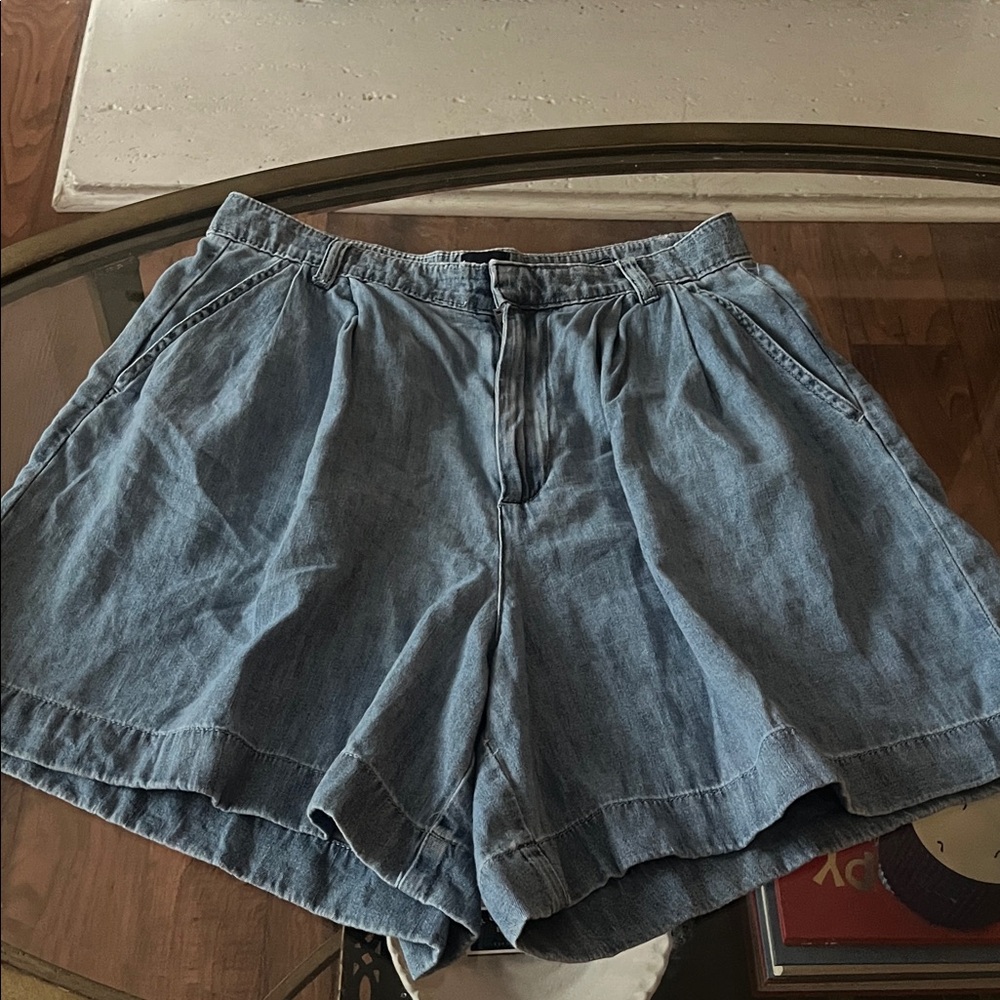 GAP Pleated 5” High Rise Light Blue Denim Shorts